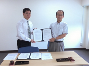 Signing ceremony at UEC by Prof. B. Taworn and Prof. K. Abe
