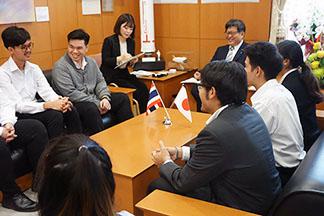 Sakura Science Plan Visiting Students Pay a Courtesy Visit to Mr. Hagiuda Koichi, the Minister of Education, Culture, Sports, Science and Technology (MEXT) during Their UEC Visit